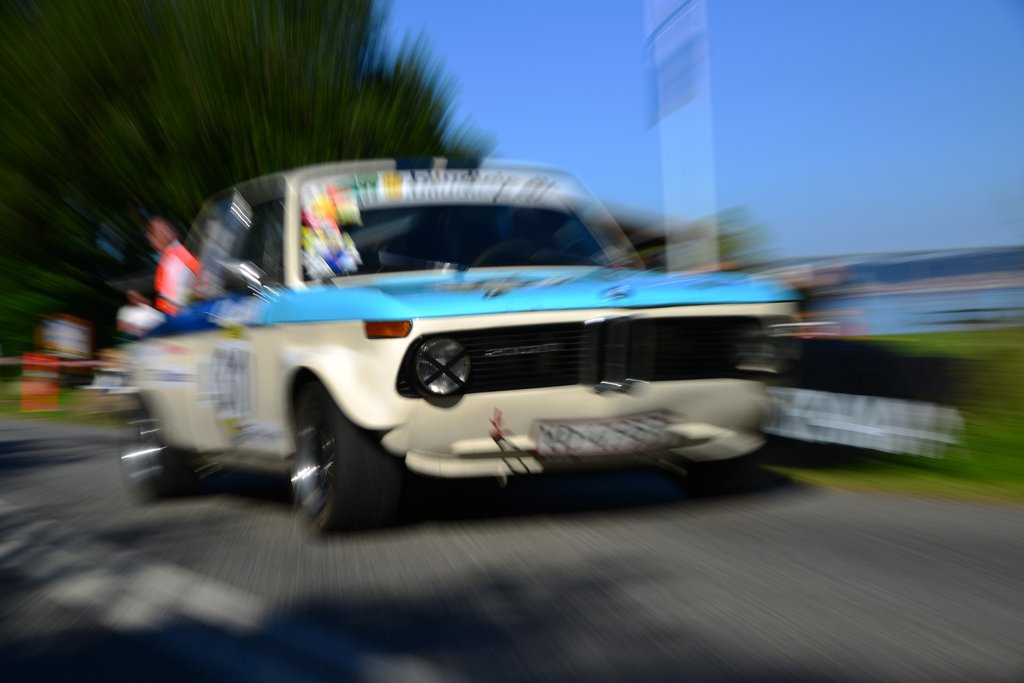 Dette er Munkebjerg Hillclimb: Et sus af fart fra stranden op ad bjerget. Det hele er overstået på lidt over et minut. Men hver deltager kører turen fem gange.
(Foto: Michael Eisenberg)